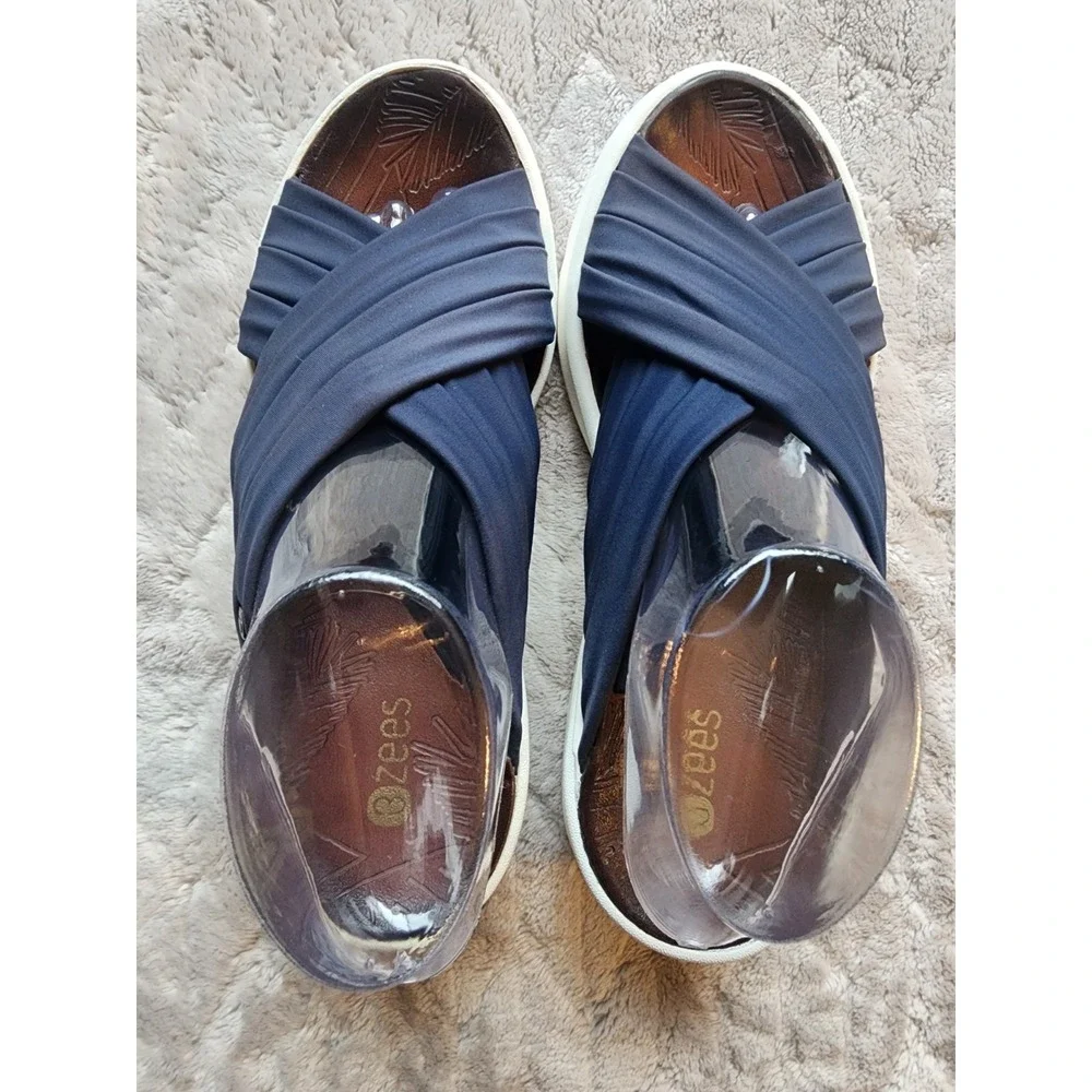 Bzees Knockout Navy Blue White Slip On Wedge Sandals Womens 10
